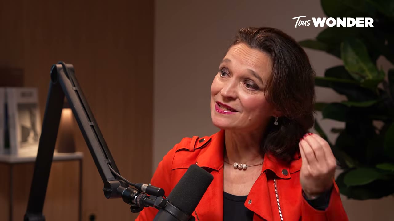 Le Pouvoir Magique de l'Intelligence Relationnelle : Guide Complet pour Carrière, Famille et Leadership — Qu'est-ce que l'intelligence relationnelle et qui est Michaëlla Merck ? (0:00)