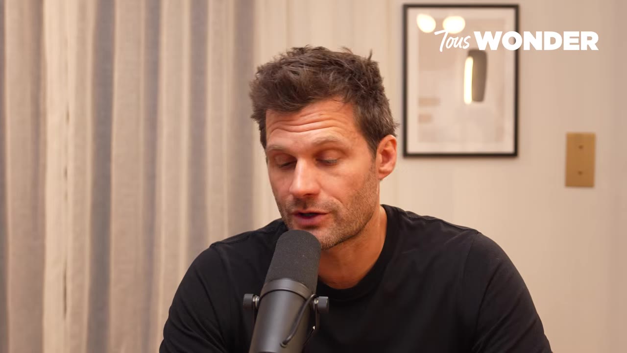 Alexis Michalik : création théâtrale, rythme et résilience — Entretien dans Tous WONDER — Quel a été l'impact de son enfance parisienne sur sa créativité ? (15:24) Alexis Michalik : création théâtrale, rythme et résilience — Entretien dans Tous WONDER — Quel a été l'impact de son enfance